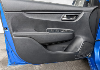 Подержанный автомобиль Kia Rio Sedan 2018 года (19 фото)