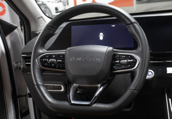 Подержанный автомобиль Omoda C5 2023 года (15 фото)