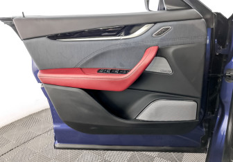 Подержанный автомобиль Maserati Levante 2018 года (19 фото)