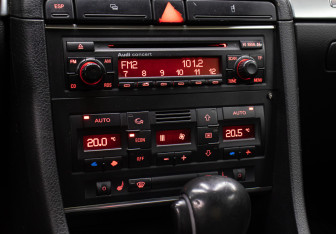 Подержанный автомобиль Audi A4 Sedan 2005 года (17 фото)