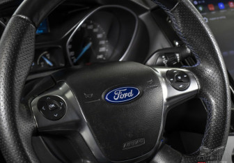 Подержанный автомобиль Ford Focus Wagon 2012 года (10 фото)