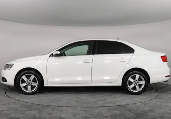 Подержанный автомобиль Volkswagen Jetta Sedan 2012 года (8 фото)