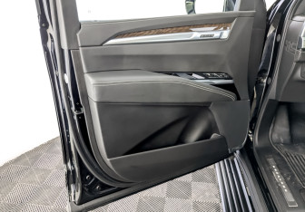 Подержанный автомобиль Cadillac Escalade Suv 2025 года (19 фото)