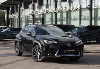 Подержанный автомобиль Lexus UX 2019 года (19 фото)