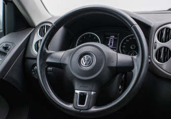 Подержанный автомобиль Volkswagen Tiguan 2011 года (15 фото)