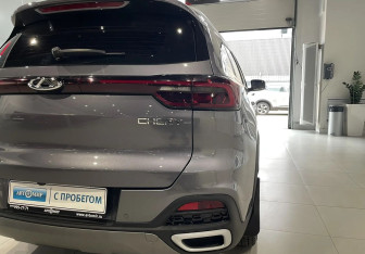 Подержанный автомобиль Chery Tiggo 8 2024 года (8 фото)