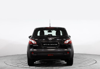 Подержанный автомобиль Nissan Qashqai 2013 года (4 фото)