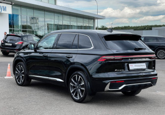 Подержанный автомобиль Geely Monjaro 2023 года (7 фото)