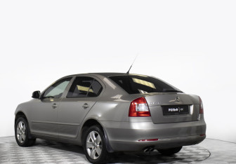 Подержанный автомобиль Skoda Octavia Liftback 2009 года (7 фото)