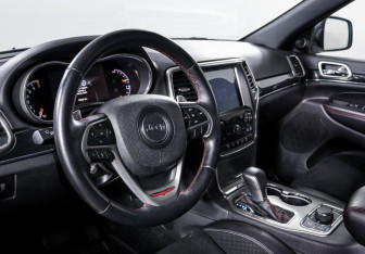 Подержанный автомобиль Jeep Grand Cherokee 2017 года (14 фото)