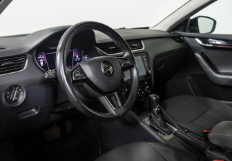 Подержанный автомобиль Skoda Octavia Liftback 2018 года (9 фото)
