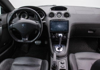 Подержанный автомобиль Peugeot RCZ 2011 года (13 фото)
