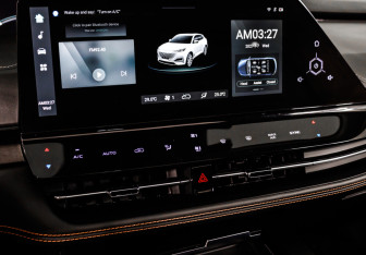 Подержанный автомобиль Changan UNI-K 2023 года (25 фото)