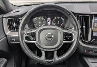 Подержанный автомобиль Volvo XC60 2018 года (20 фото)