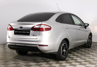 Подержанный автомобиль Ford Fiesta Sedan 2015 года (3 фото)