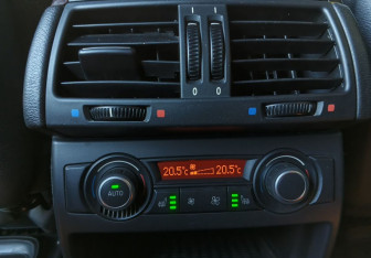 Подержанный автомобиль BMW X5 2007 года (20 фото)