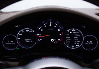 Подержанный автомобиль Porsche Cayenne 2019 года (12 фото)