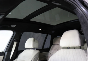 Подержанный автомобиль BMW X7 2021 года (21 фото)