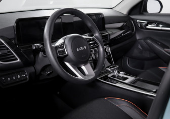 Подержанный автомобиль Kia Seltos 2024 года (14 фото)
