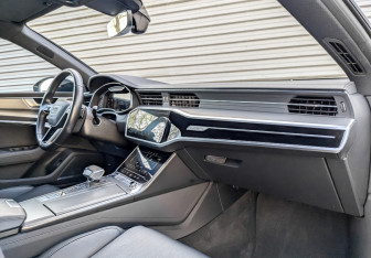 Подержанный автомобиль Audi A7 2021 года (11 фото)