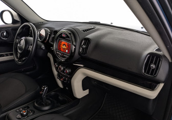 Подержанный автомобиль MINI Countryman 2020 года (13 фото)