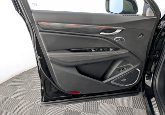 Подержанный автомобиль Geely Tugella 2024 года (19 фото)