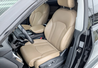 Подержанный автомобиль Audi Q8 2021 года (20 фото)