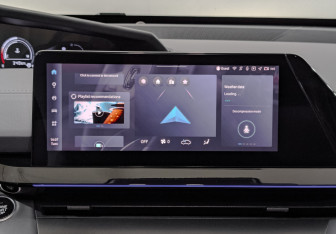 Подержанный автомобиль Changan UNI-V 2023 года (17 фото)