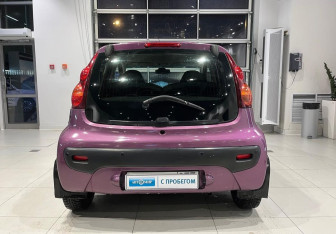 Подержанный автомобиль Peugeot 107 2012 года (5 фото)