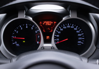 Подержанный автомобиль Nissan Juke 2014 года (12 фото)