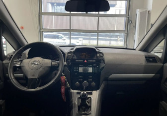 Подержанный автомобиль Opel Zafira Compactvan 2011 года (9 фото)