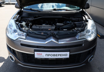 Подержанный автомобиль Citroen C-Crosser 2011 года (9 фото)