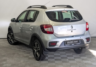 Подержанный автомобиль Renault Sandero 2021 года (7 фото)