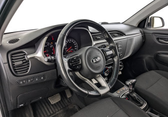 Подержанный автомобиль Kia Rio Hatchback 2021 года (14 фото)