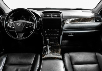 Подержанный автомобиль Toyota Camry Sedan 2017 года (8 фото)