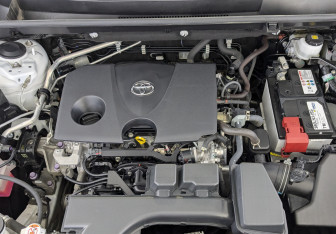 Подержанный автомобиль Toyota RAV4 2024 года (9 фото)