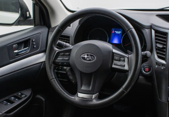 Подержанный автомобиль Subaru Outback Wagon 2012 года (15 фото)