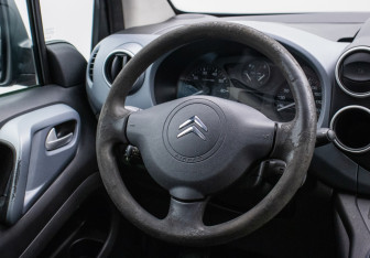 Подержанный автомобиль Citroen Berlingo 2012 года (15 фото)