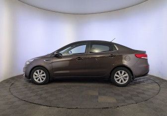 Подержанный автомобиль Kia Rio Sedan 2015 года (8 фото)