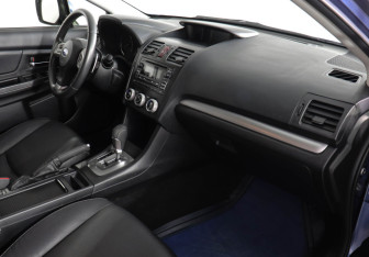 Подержанный автомобиль Subaru XV 2014 года (10 фото)