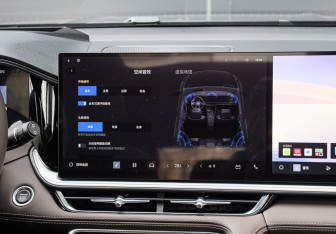 Подержанный автомобиль Geely Monjaro 2025 года (16 фото)