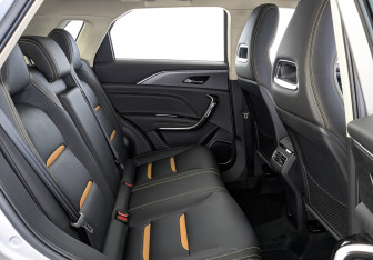 Новый FAW Bestune T77 2024 (12 фото)