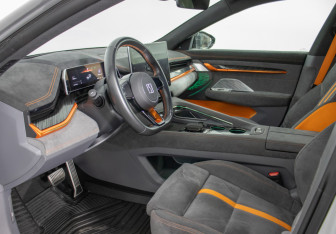 Подержанный автомобиль Zeekr 001 2023 года (10 фото)