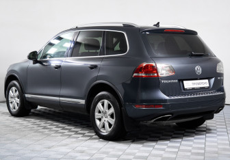Подержанный автомобиль Volkswagen Touareg 2011 года (7 фото)