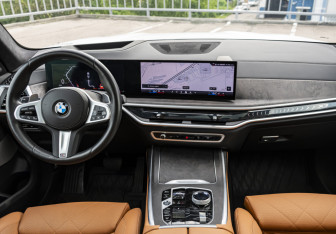Подержанный автомобиль BMW X7 2024 года (14 фото)