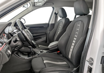 Подержанный автомобиль BMW X1 2017 года (20 фото)