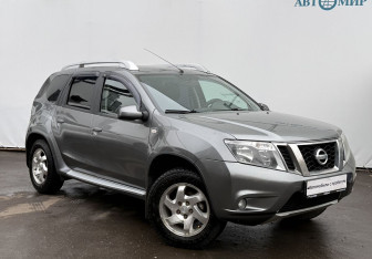 Подержанный автомобиль Nissan Terrano 2014 года (3 фото)