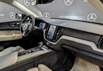 Подержанный автомобиль Volvo XC60 2018 года (11 фото)