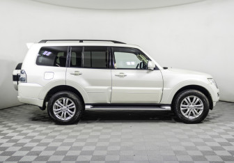 Подержанный автомобиль Mitsubishi Pajero 2014 года (4 фото)