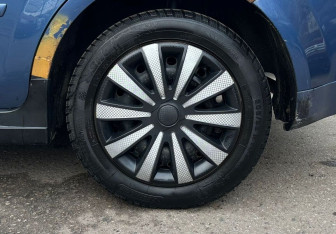 Подержанный автомобиль Ford Focus Hatchback 2006 года (14 фото)